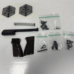 Lot de pi&egrave;ces d&eacute;tach&eacute;es pour pistolet Bernardelli 69 en 22LR.