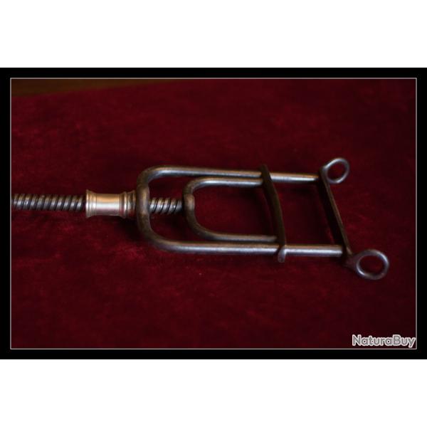 Ouvre bouche " pas d' �ne " pour cheval . ( collection ) .