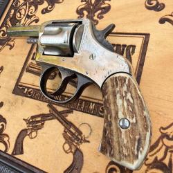 Superbe petit H&R .32 LONG ! Plaquettes bois de Cerf