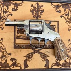 Superbe petit H&R .32 LONG ! Plaquettes bois de Cerf