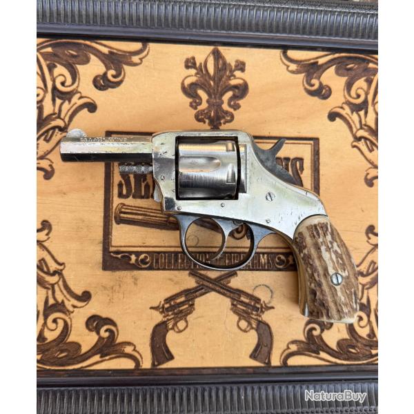 Superbe petit H&R .32 LONG ! Plaquettes bois de Cerf