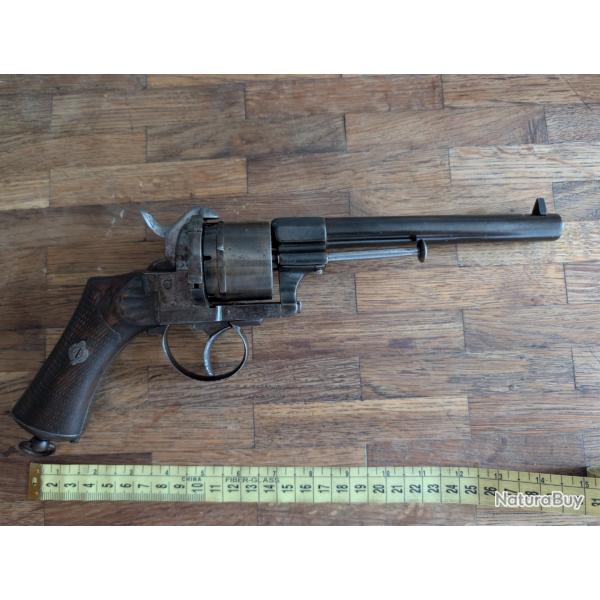 Superbe revolver � broches cal 12 mm