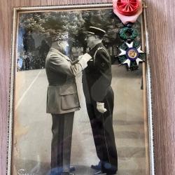 M&eacute;daille chevalier de la l&eacute;gion d'honneur avec Photo argentique de la remise