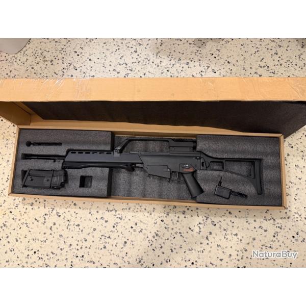 R�plique G36 AEG: bo�te,chargeur,batterie neuve+ billes en plastique