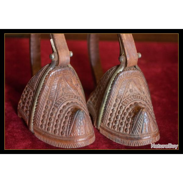 Paire d'�triers sculpt�s du CHILI .( collection )