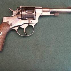 Revolver NAGANT mod&egrave;le 1893 norv&eacute;gien (A723). BEAUCOUP plus rare que le 1887.