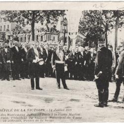 CPA D&Eacute;FIL&Eacute; DE LA VICTOIRE JUILLET 1919 - R&Eacute;CEPTION DES MAR&Eacute;CHAUX JOFFRE ET FOCH PORTE MAILLOT