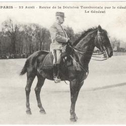 CPA MILITARIA - 22 AVRIL 1915 - REVUE DE LA DIVISION TERRITORIALE PAR LE G&Eacute;N&Eacute;RAL GALOPIN - 1915
