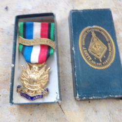 m&eacute;daille comm&eacute;morative 1870 1871 guerre luxe dor&eacute;e &eacute;mail Prussienne engag&eacute; volontaire Napoleon boite