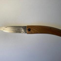 couteau pliant artisanal lame damass&eacute;e manche bois Orme .