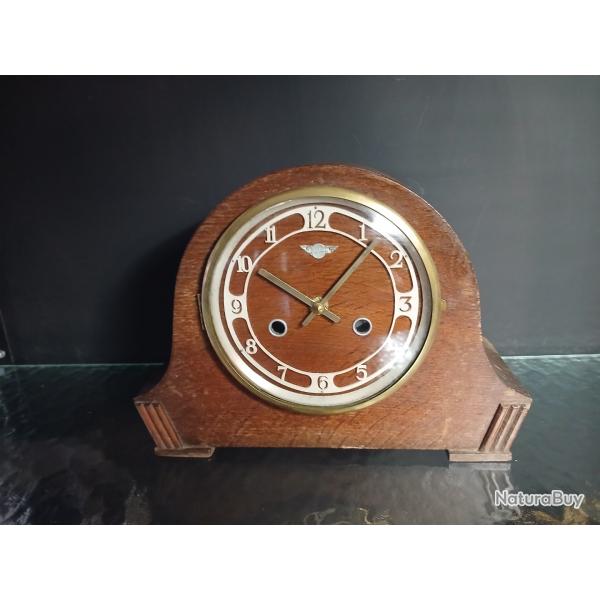 �l�gante pendule � poser Art D�co datant des ann�es 1920-1930,
