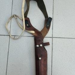 holster d'&eacute;paule r&eacute;volver cuir