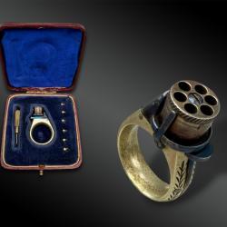 COFFRET contenant une BAGUE REVOLVER, appel&eacute;e "Femme Fatale" - France - XIX&egrave;me si&egrave;cle