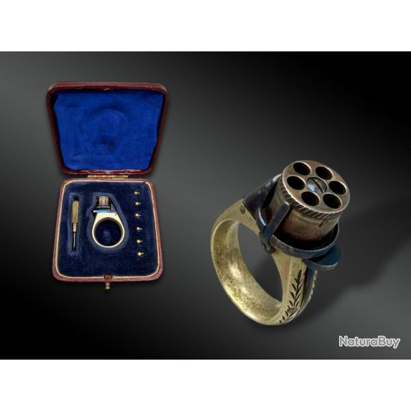 COFFRET contenant une BAGUE REVOLVER, appel�e "Femme Fatale" - France - XIX�me si�cle