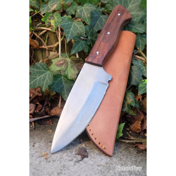 Couteau Bushcraft Skinner Lame Drop Acier Carbone 1055 Manche Bois Etui Cuir Fabric Artisanal