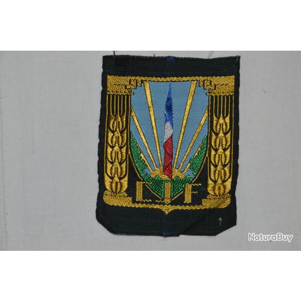 INSIGNE CHANTIER DE JEUNESSE CJF-TISSU-OCCUPATION-ETAT FRANCAIS 2�WW-VICHY-FOND VERT