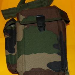 POCHETTE CAMOUFLEE GENRE MILITAIRE  PORTE PAPIERS ET TELEPHONE , IDEAL POUR RANDONNEE , PECHE ,CHASS