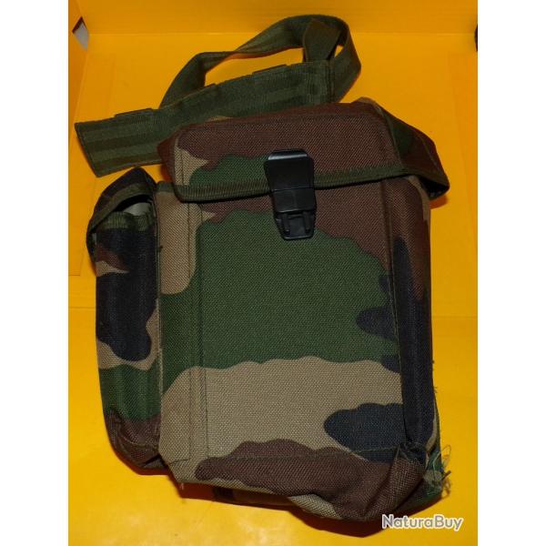 POCHETTE CAMOUFLEE GENRE MILITAIRE  PORTE PAPIERS ET TELEPHONE , IDEAL POUR RANDONNEE , PECHE ,CHASS