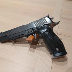 Sig Sauer XSix Black and White