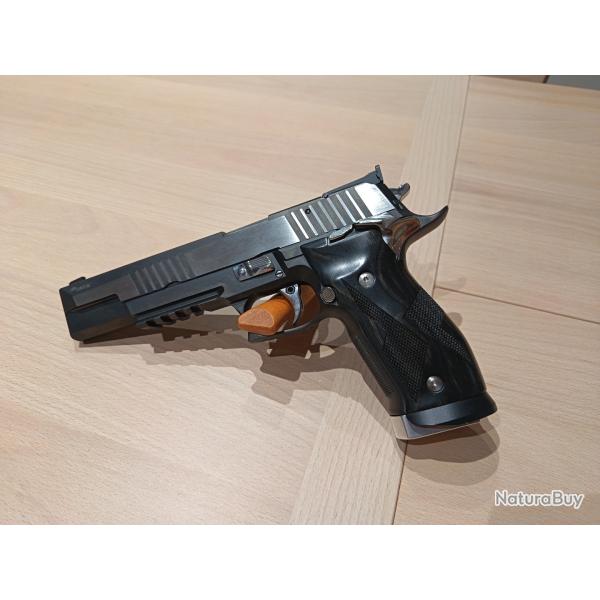 Sig Sauer XSix Black and White