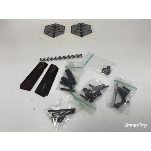Lot de pi�ces d�tach�es pour pistolet Tanfoglio FR 1911 en calibre 45 ACP.