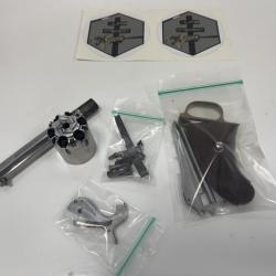 Lot de pi&egrave;ces d&eacute;tach&eacute;es pour revolver Remington 1858 "sherrif" inox 44.
