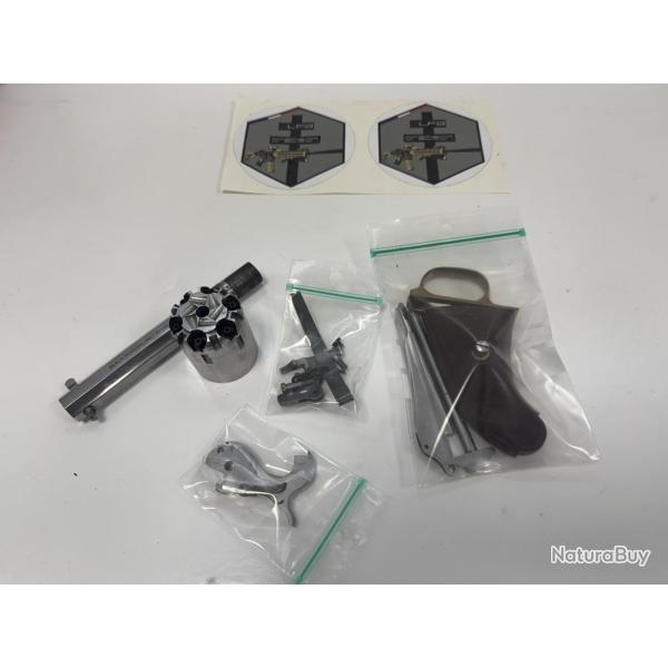 Lot de pi�ces d�tach�es pour revolver Remington 1858 "sherrif" inox 44.