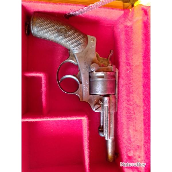 Revolver 1873 avec son coffret