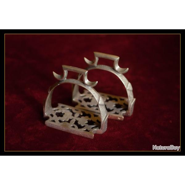 Paire d'�triers INDONESIEN en bronze . ( collection ) .