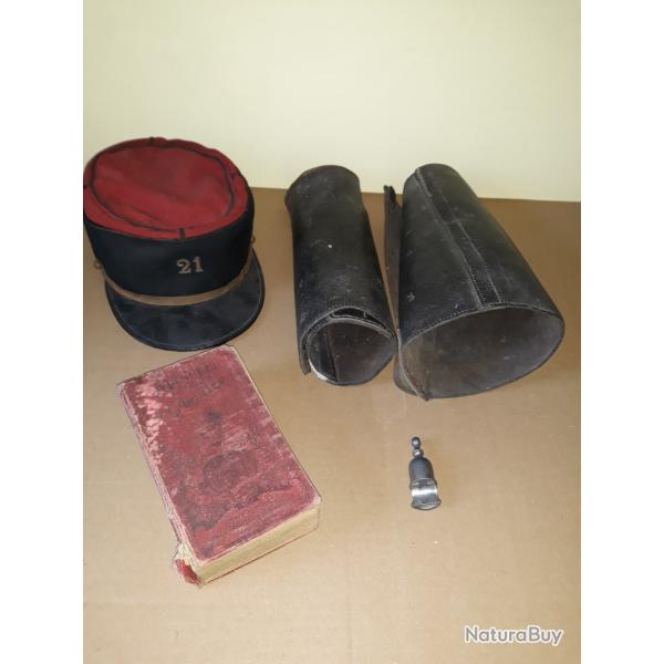 lot militaria WW 1 grande guerre 1914 1918 kepis 21 guetres et manuelle du grad� sifflet d assault