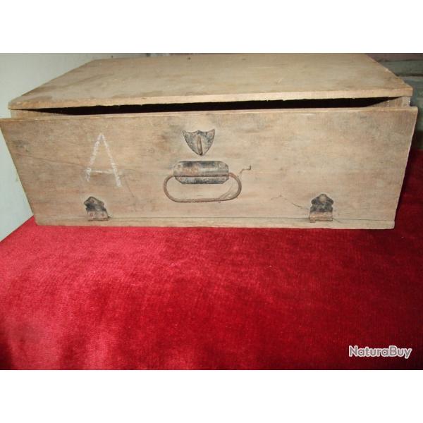 Bo�te de rangement militaire pour Caserne . ( collection ) .