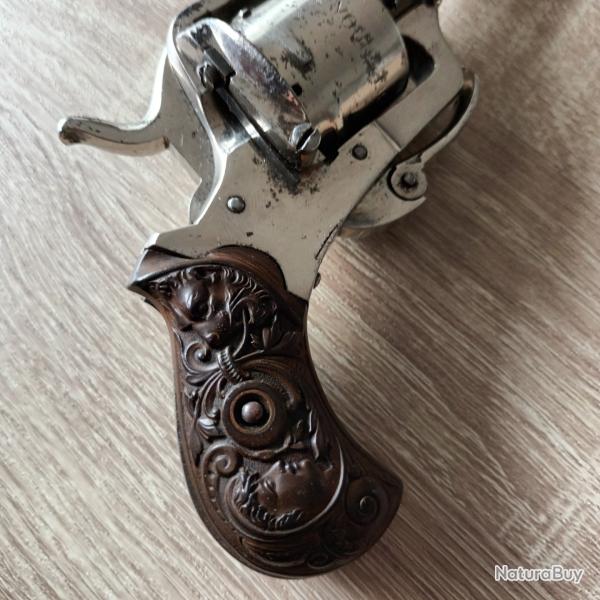 Rare revolver � broche 7mm "the young lion"