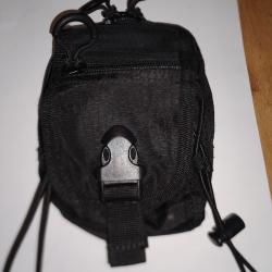 Pochette tactique syst&egrave;me molle , nombreux compartiments de rangement marque HEXTAC fabr allemande