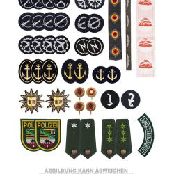 Assortiment de cinquante insignes militaires, lot m&eacute;lang&eacute; issu - Autre