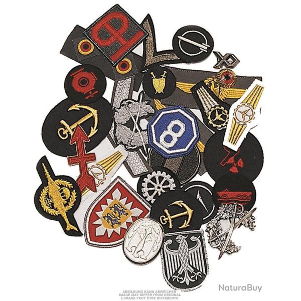 Assortiment de cinquante insignes OTAN, lot m�lang� issu - Autre