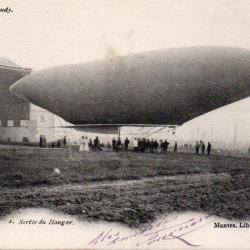 Carte postale ancienne - Dirigeable Lebaudy, sortie du hangar -N&deg;8835