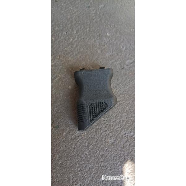 Grip short vertical MLOK
