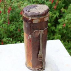 &eacute;tui tube carton pour &eacute;quipements anti gaz - troupe d'occupation Normandie 1944