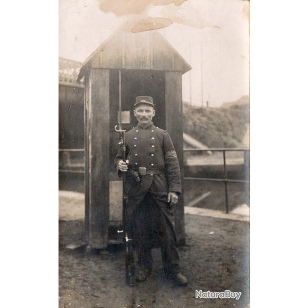 Carte postale ancienne repr�sentant un soldat en uniforme - N�8839