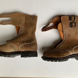 Vends paire de rangers arm&eacute;e fran&ccedil;aise Alg&eacute;rie/Indochine pointure 39 - Etat neuf