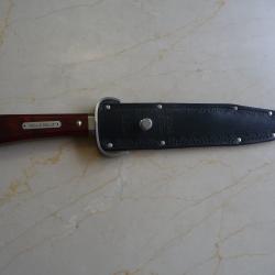 vends formidable poignard de combat.BILL BAGWELL ONTARIO USA