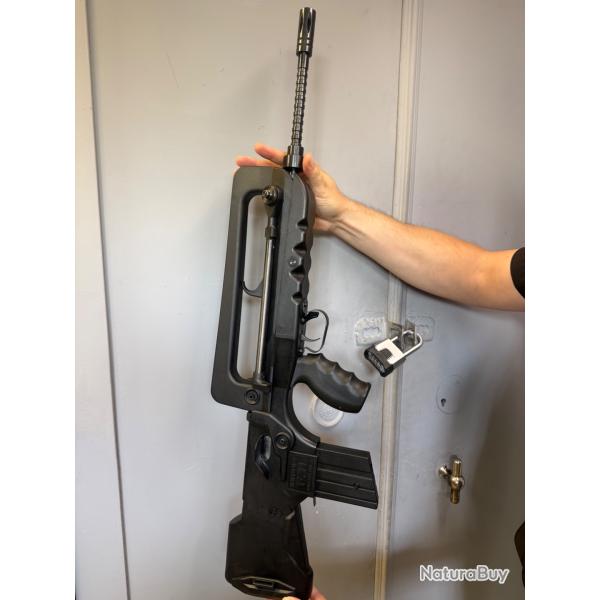 Famas F11