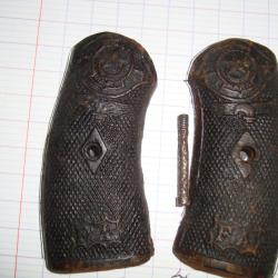 PLAQUETTE PETIT REVOLVER OU GROS BULDOG