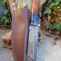 Puukko XL Couteau Damas Lame 256 Couches Trailing Point Manche Bois Fabr Artisanale Etui Cuir