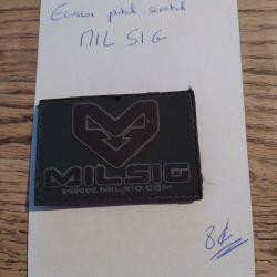 &Eacute;cusson scratch Mil Sig