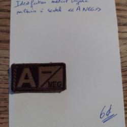 &Eacute;cusson identification m&eacute;dicale d'urgence militaire &agrave; scratch A n&eacute;gatif