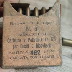 L'ensemble complet (la bo&icirc;te en carton d'&eacute;poque &eacute;tiquet&eacute;e 1942 du Pirotecnico Capua et ses 3 clips