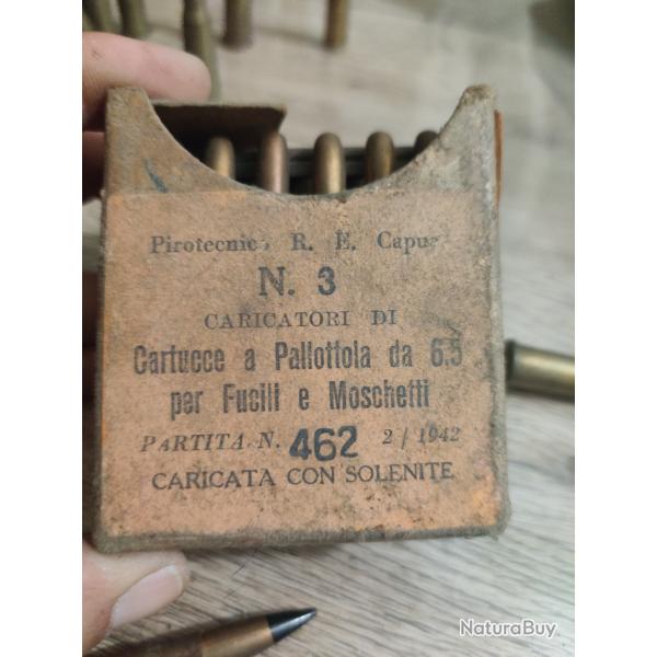 L'ensemble complet (la bo�te en carton d'�poque �tiquet�e 1942 du Pirotecnico Capua et ses 3 clips