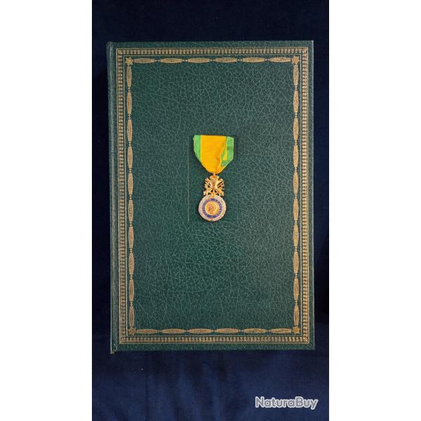Livre d'art La M�daille Militaire - Michel Massian (1972) - �dition nominative de luxe avec �tui