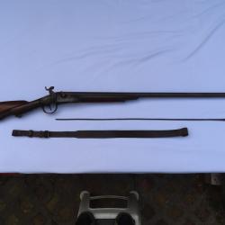 Fusil de chasse &agrave; percussion transform&eacute;, XIXe, canon poin&ccedil;onn&eacute; couronne M B, 125 cm